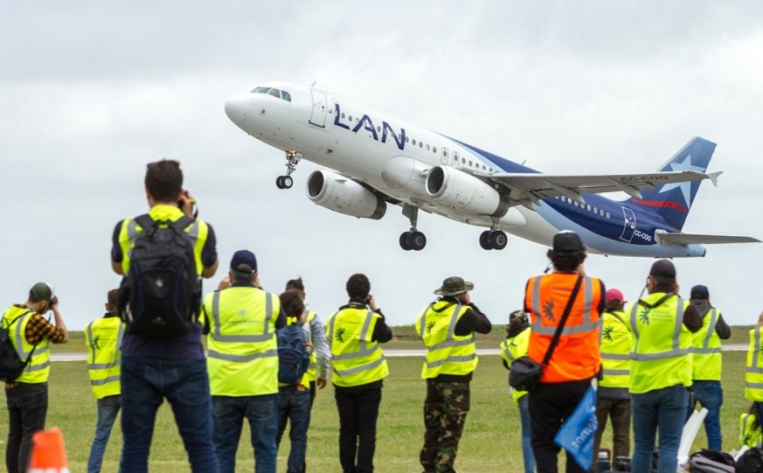 Aficionados de la fotograf&iacute;a disfrutaron de un nuevo AeroFotoFest en el Aeropuerto de Carrasco