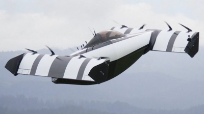 Opener presenta BlackFly, autom&oacute;vil a&eacute;reo