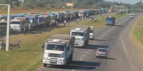 "&iquest;Uno?, miles vienen a contramano..."