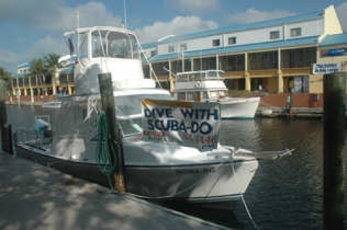 Buy Photo - Las embarcaciones comerciales deberán reducir la cantidad de pasajeros debido al sobrepeso de muchos turistas. Cammy Clark / The Miami Herald