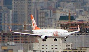   Aerol&iacute;nea brasile&ntilde;a apura despidos por baja 