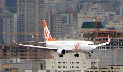   Aerol&iacute;nea brasile&ntilde;a apura despidos por baja 