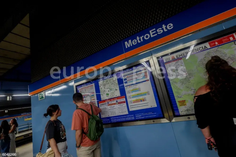 Andén de la estación de MetroEste, en Madrid (España).