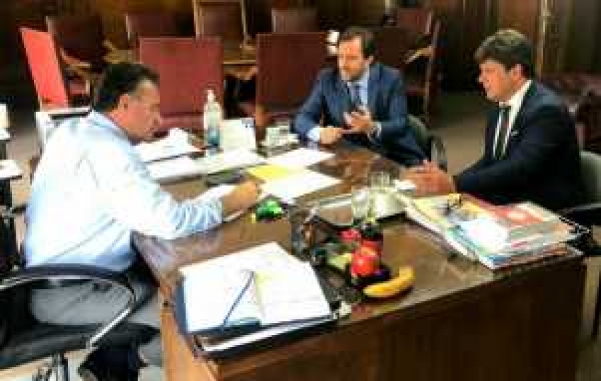 Ministro Germ&aacute;n Cardoso y Director General, Ignacio Curbelo reunidos con el Ministro de Sal&uacute;d P&uacute;blica, Daniel Salinas