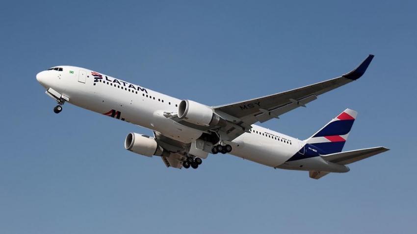 Grupo LATAM ajusta proyecci&oacute;n operacional a 25% en abril