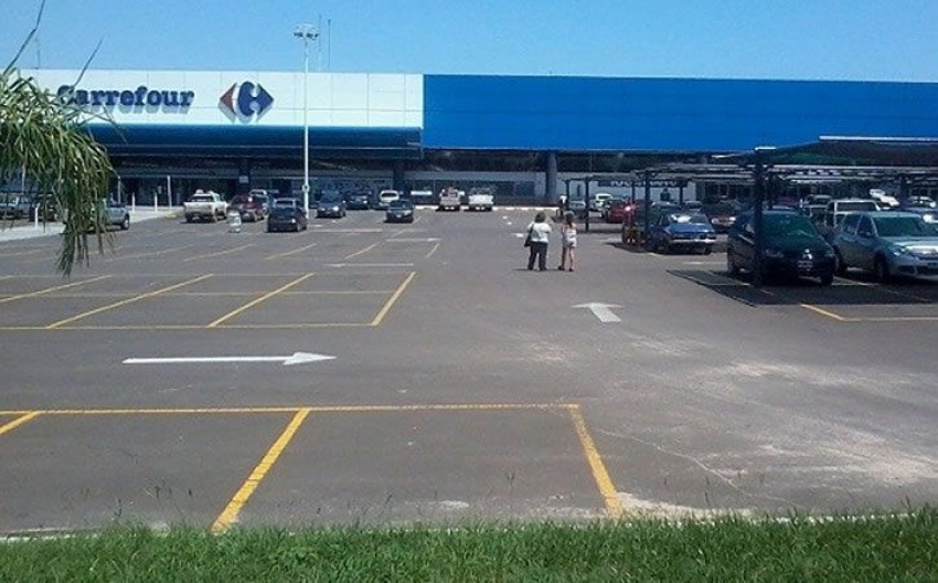 Espa&ntilde;a: Carrefour pretende levantar hoteles en sus aparcamientos