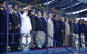  El Presidente de la República, Tabaré Vázquez, participó de la celebración del 102.º aniversario de la Aviación Militar y Día de la Fuerza Aérea Uruguaya. Ante su presencia, el comandante en jefe de la Fuerza Aérea, Washington Martínez, dijo: “Hemos tenido el honor de trabajar en el esfuerzo de salvar vidas y en cooperar con la seguridad de nuestra Patria”. En la celebración realizada este martes 17 en la Base Aérea I de Carrasco, participaron el ministro de Defensa Nacional, Eleuterio Fernández Huidobro; el jefe de estado mayor general de la Fuerza Aérea Argentina, brigadier general, Mario Callejo; el comandante general de la Fuerza Aérea Ecuatoriana, teniente general, Raúl Banderas; autoridades nacionales y departamentales.