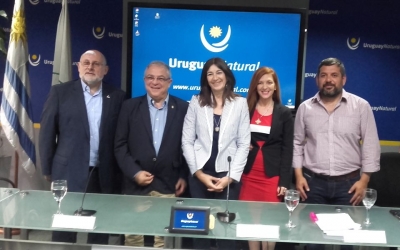 Juan Martínez, Presidente de la Cámara Uruguaya de Turismo; Luis Borsari, Director General de Turismo de la Intendencia de Maldonado; Hyara Rodriguez, Directora General de Secretaría del Ministerio de Turismo; Patricia Chabot, Directora de Piria Alive; Leandro Reyna, Presidente de la Asociación de Promoción Turística de Piriápolis. 