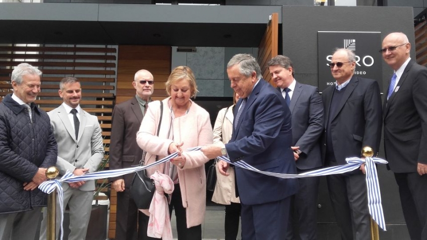 El cl&aacute;sico corte de cinta.