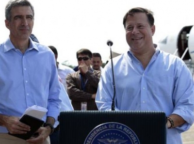 El presidente paname&ntilde;o Juan Carlos Varela, junto al CEO de Copa Airlines (izq) Pedro Heilbron