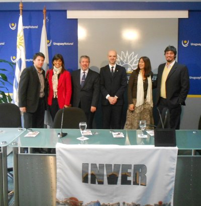 Sebasti&aacute;n Reyes, Inver; Cristina Otero, Intendencia de Colonia; Daniel Reyes, Inver; Subsecretario de Turismo Dr. Antonio Car&aacute;mbula; Directora General del Minturd, Hyara Rodriguez; Mart&iacute;n Reyes, Inver.