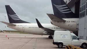 Leyenda de la foto aparecida en Twitter este martes: En el hangar, la flota habilitada para volar... pic.twitter.com/o3nUUje7R8