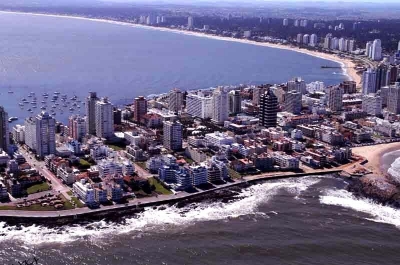 Ministerio de Turismo busca votos para Punta y Montevideo como ciudades maravillas