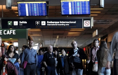 Gobierno argentino suspende el aumento de tasas a vuelos internacionales