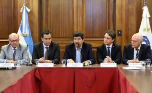 El presidente de CAME, Gerardo D&iacute;az Beltr&aacute;n, junto al secretario de Desarrollo y Promoci&oacute;n Tur&iacute;stica de la Naci&oacute;n, Alejandro Eloy Lastra y directivos de la Confederaci&oacute;n y de la CAT.