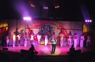 El show se presenta cada noche en el escenario pero quizás sea más completo, más importante, más integral, el que se puede disfrutar a diario, durante las 24 horas y es el que conforman el perfectop balance entre lo edilicio, el paisaje natural y la excelencia del servicio.