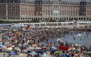 Cautela en la costa argentina: reservas hasta 20% por debajo del verano anterior