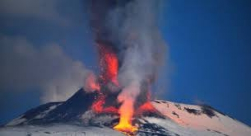 Cerrado el aeropuerto de Catania (Italia) por nueva entrada en erupci&oacute;n del Etna