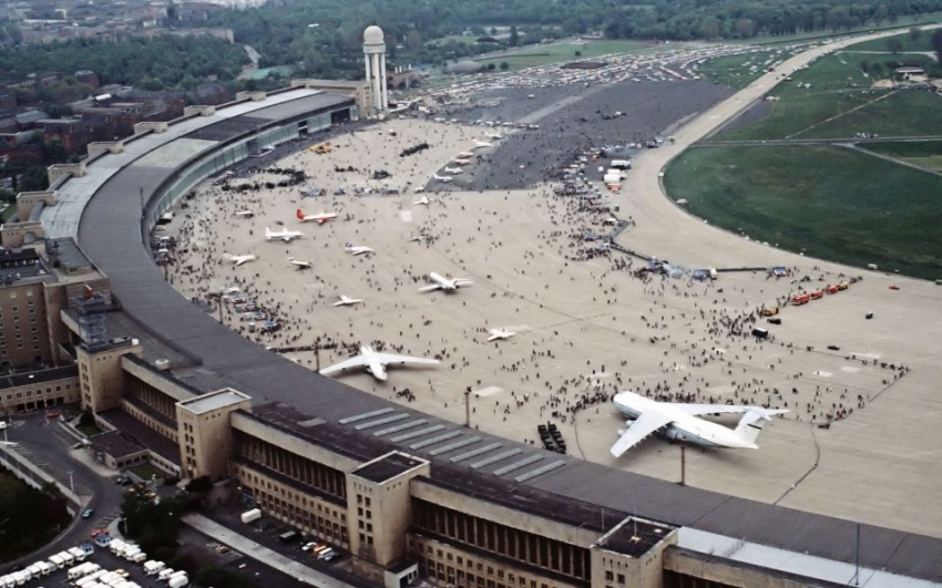 De aeropuerto hist&oacute;rico a &iquest;centro legal de prostituci&oacute;n?