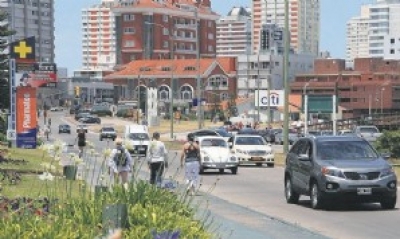 Ministro responde a quejas por los precios en Punta