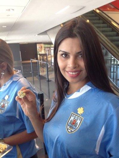 El Aeropuerto de Carrasco entregó pins de la Copa Jules Rimet a los jugadores uruguayos