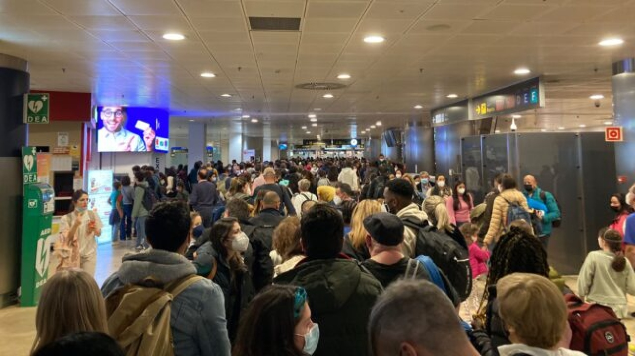 Aeropuertos europeos: habr&aacute; colapso por el control de pasaportes
