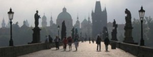 Praga recuerda a Kafka por todo lo alto en el 90 aniversario de su muerte