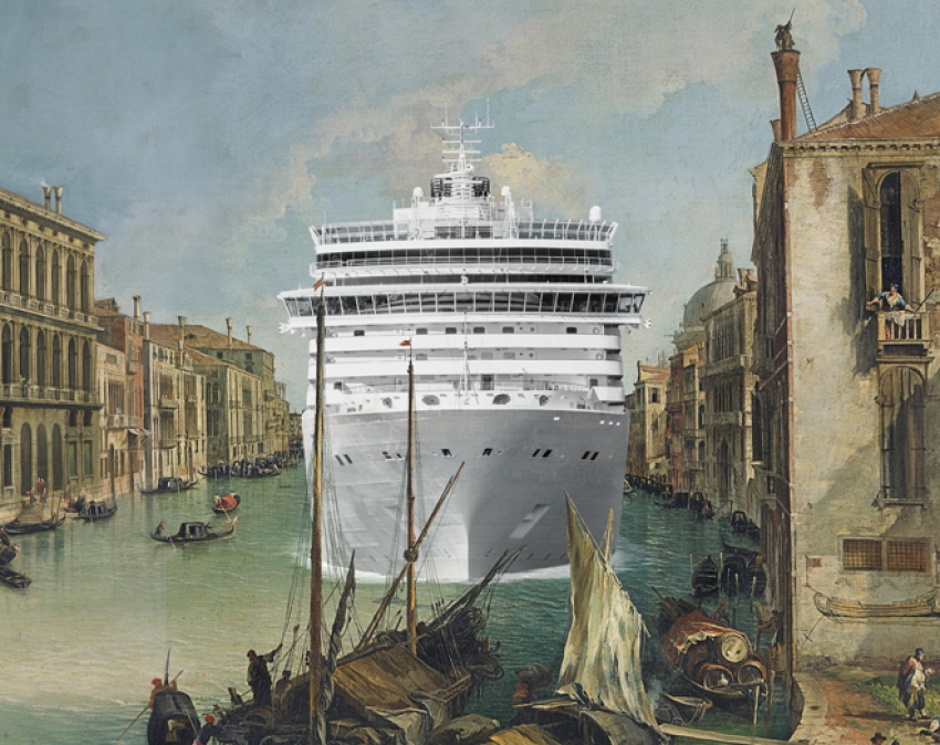 Un enorme transatl&aacute;ntico invade el &oacute;leo 'El Gran Canal desde San V&iacute;o, Venecia', pintado por Canaletto en el a&ntilde;o 1723. 