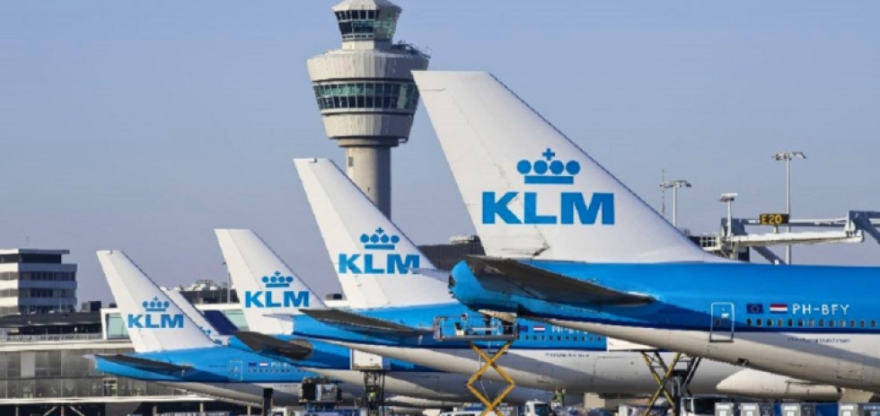 Aeropuerto de Ámsterdam cede a las presiones y no recortará vuelos para el verano