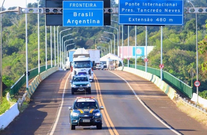 Senador brasileño pide fin de ordenanza que prohíbe a turistas argentinos y uruguayos ingresar a Brasil por tierra