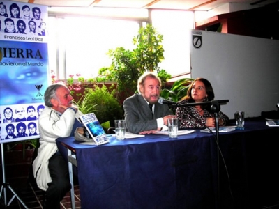 &quot;Bajo Tierra: 33 mineros que conmovieron al mundo&quot; del periodista Francisco Leal Díaz