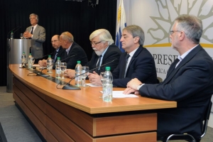 La violencia en el fútbol encarada por decreto. En el resto...&quot;Tout va tres bien Madame la Marquise&quot;