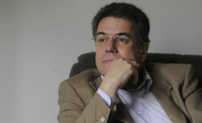 En El Gale&atilde;o propinan golpiza al historiador Gerardo Caetano