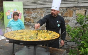 El Chef Manuel Reina en plena tarea.