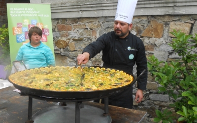 El Chef Manuel Reina en plena tarea.