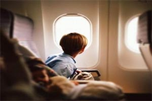 Más del 52% de los viajeros prefiere vuelos sin niños o lejos de ellos