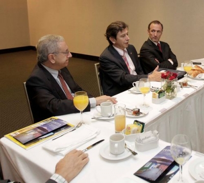 Empresarios del turismo chileno se reúnen con el Ministro Golborne