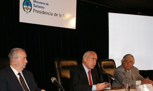 La AFA y el Ministerio de Turismo firmaron un convenio para difundir la Marca Pa&iacute;s