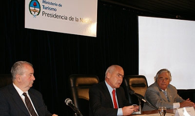 La AFA y el Ministerio de Turismo firmaron un convenio para difundir la Marca Pa&iacute;s
