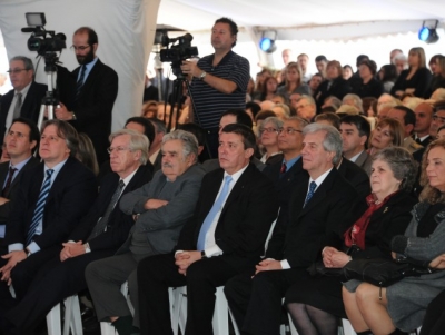 Miren que primera línea en el 75 aniversario de Cutcsa: Pro Secretario Cánepa; Ministro de Economía Lorenzo; Vicepresidente Astori; Presidente de la República  Mujica; Presidente de Cutcsa Salgado y ex Presidente Vázquez.