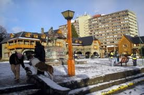 Este es el adefesio al que se refiere Rizzi en su nota: el Bariloche Center.