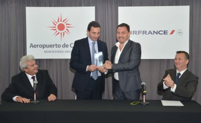Carlos Balseiro, Gerente de Air France en Uruguay; Diego Arrosa, gerente general de Puerta del Sur; Hugues Heddebault, Director Regional de Air France KLM para Brasil y el Cono Sur;  Jean-Luc Mevellec, Director General para Argentina, Uruguay, Bolivia y Paraguay.
