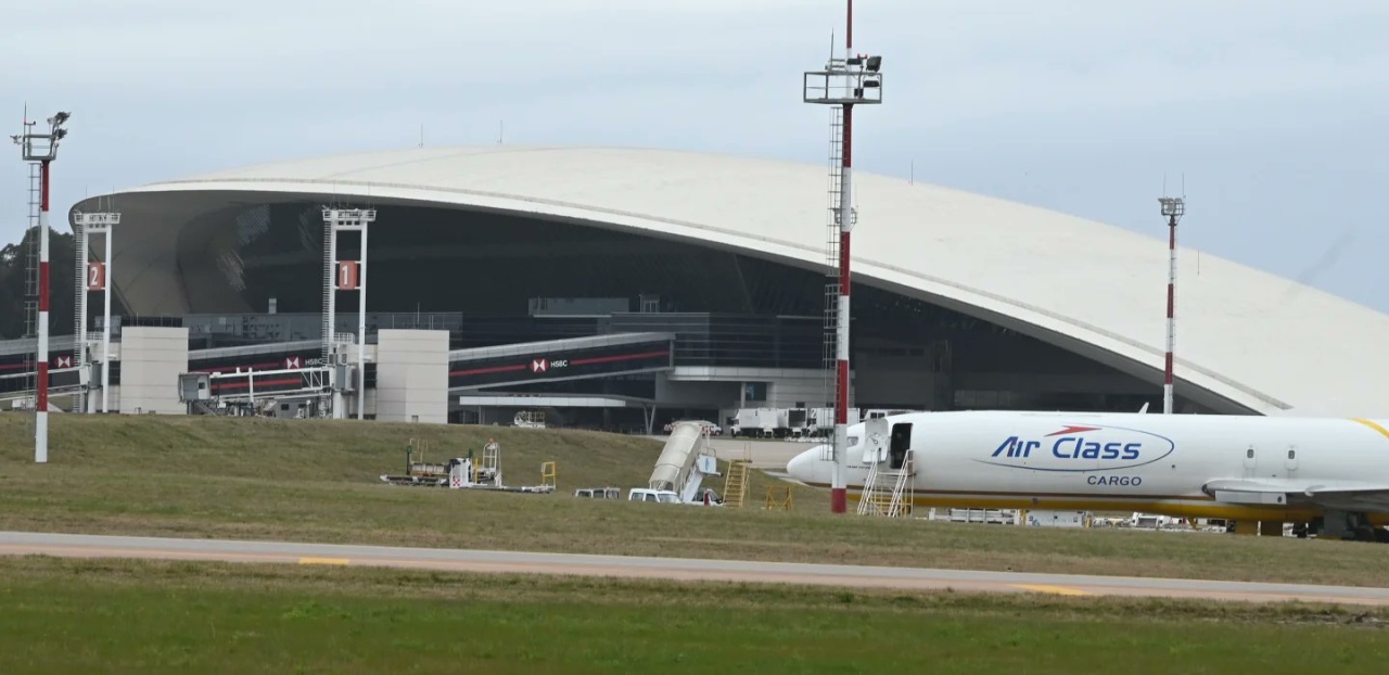 Avi&oacute;n con destino a Lima sufri&oacute; desperfecto en uno de sus motores y tuvo que volver al Aeropuerto de Carrasco