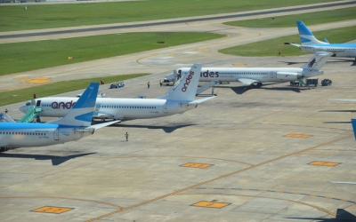 Tambi&eacute;n "la revoluci&oacute;n de los aviones" atraviesa una zona de turbulencia severa