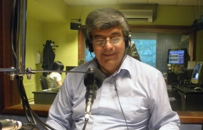 Herrera dice que puede llegar a confundir a Los Beatles con los Rollings pero que puede diferencias bien a Jaime Roos de Chico Buarque, en fin...