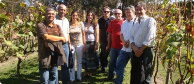 Daniel López Roca, Juan Carlos Fola, Margarita Carrau, Irene Faraone, Juan Diego Wasilevsky, Claudio Angelotti, Luis Giannini y Carlos Joseph en Vinos Finos J Carrau.