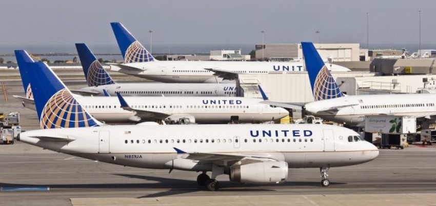 United Airlines tiene en tierra 100 aviones por escasez de Pilotos