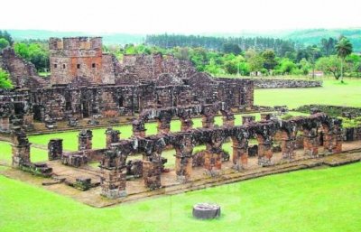 Paraguay cerr&oacute; su 2014 con record de turistas de Argentina