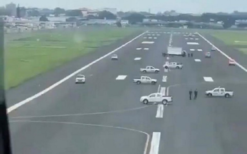 El insólito video de cómo impidieron que un vuelo procedente de Madrid aterrizara en Ecuador por temor al coronavirus