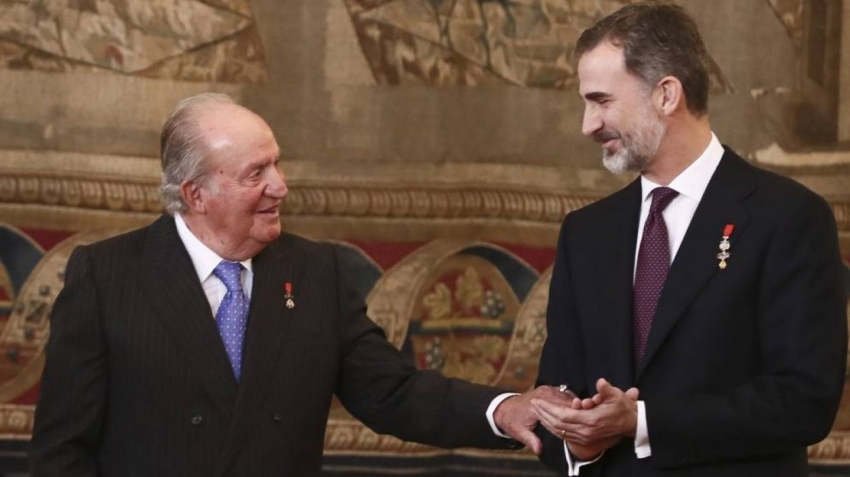 El Rey Juan Carlos se va de Espa&ntilde;a